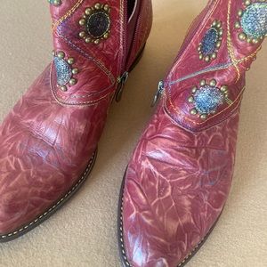 NWOT spring step L’artiste boots!!!! Boho hippie at its best!